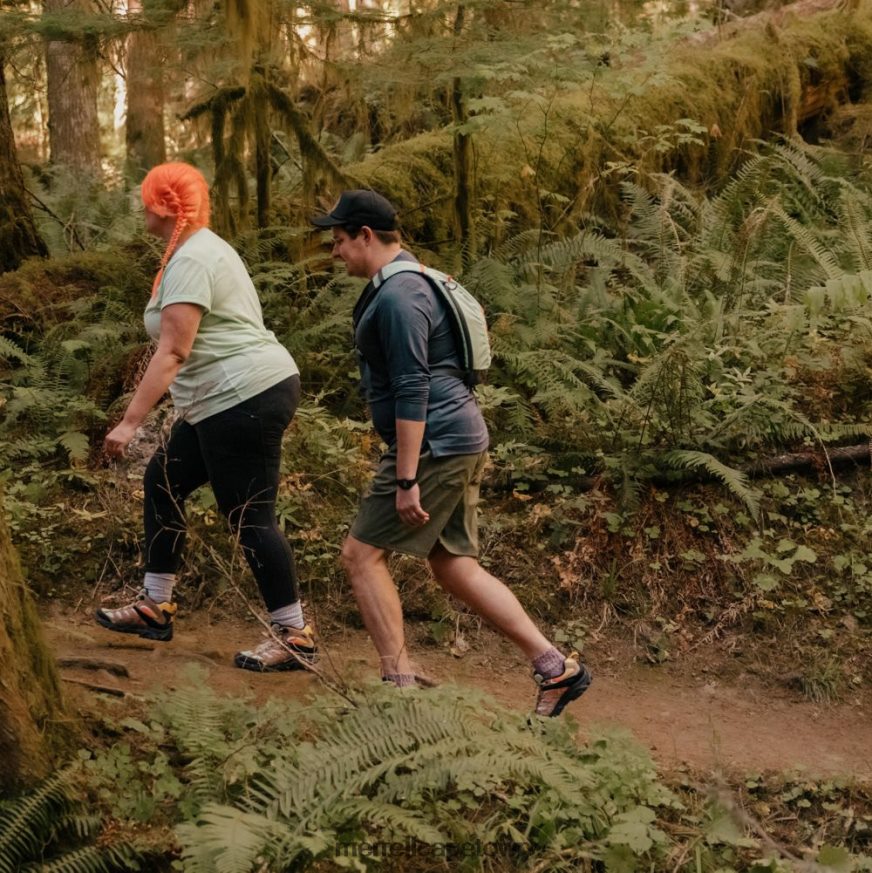 Mist Green F60FX2477 Crest 8L Sling X Unlikely Hikers (JAS26688-330) Merrell